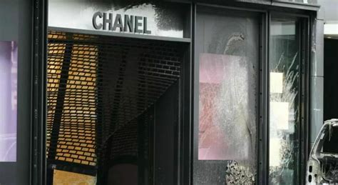 rapina chanel parigi|Rapina da Chanel a Parigi, dopo Bulgari a Roma svaligiato il .